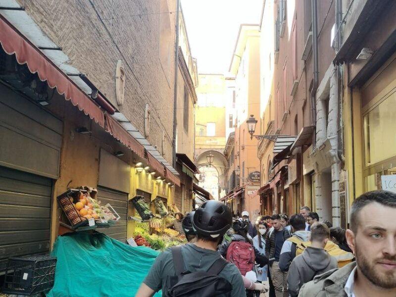 bologna-private-walking-tour-with-a-guide