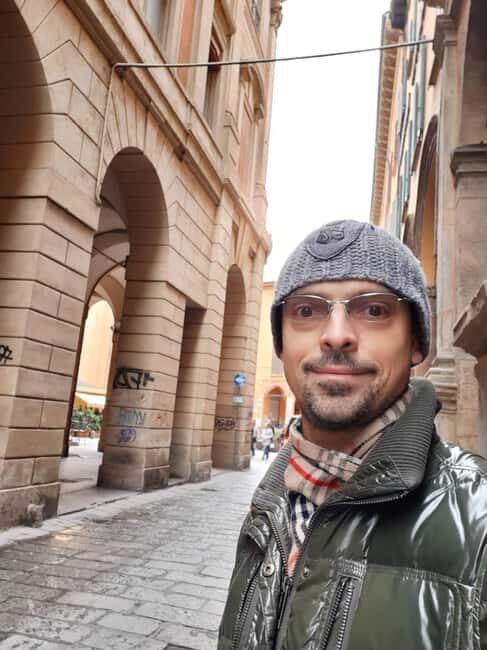 Bologna: Private Walking Tour with a Local - Key Points