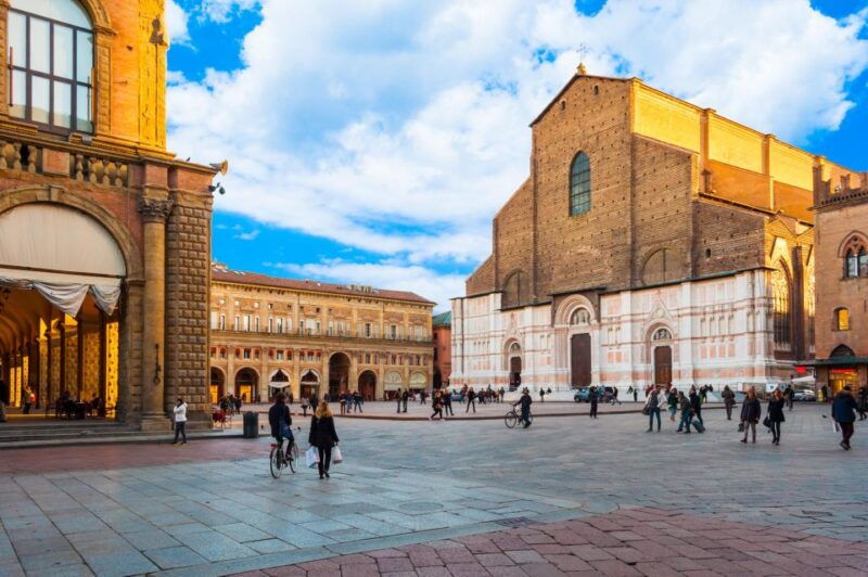 bologna-red-bus-city-tour-and-local-food-tasting