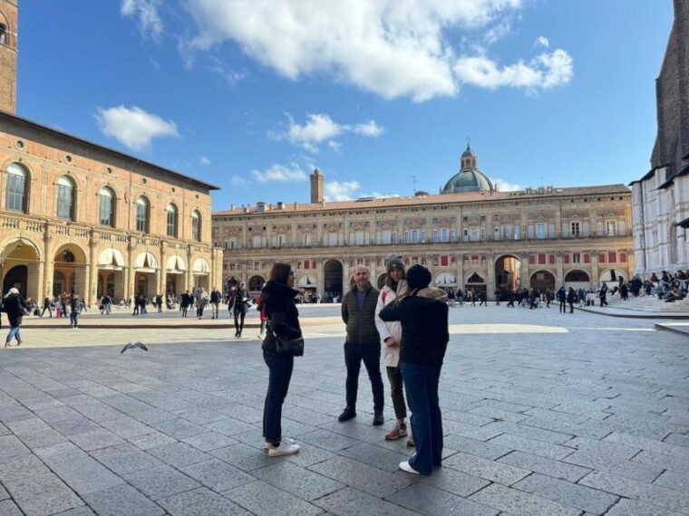 bologna-small-group-tour-with-the-historic-archiginnasio