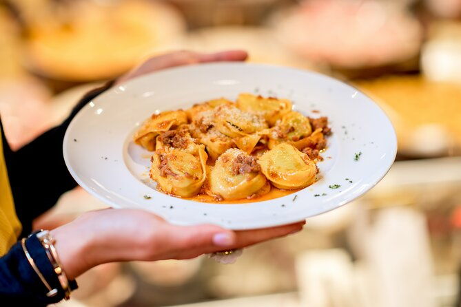 bologna-tagliatelle-ragu-home-cooking-class-with-wine
