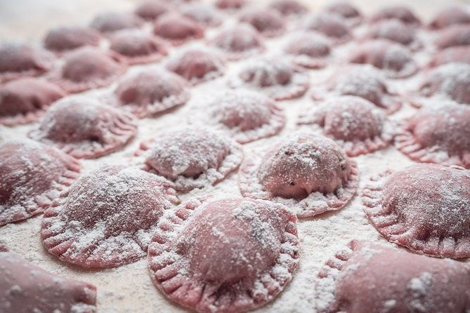 bologna-tagliatelle-ragu-home-cooking-class-with-wine