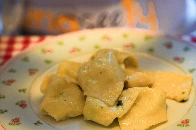 bologna-tagliatelle-ragu-home-cooking-class-with-wine