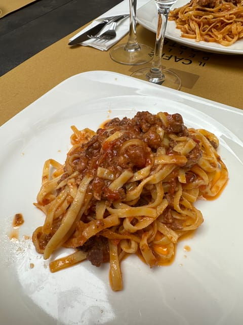 bologna-walking-food-tour-and-highlights-with-a-local-guide-2