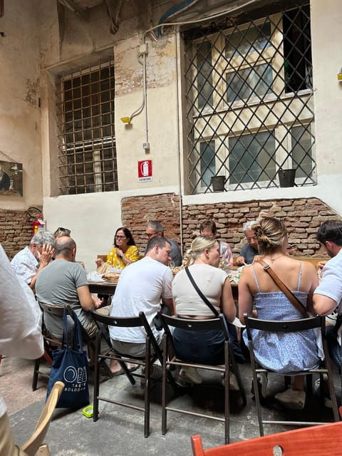 bologna-walking-food-tour-and-highlights-with-a-local-guide-2