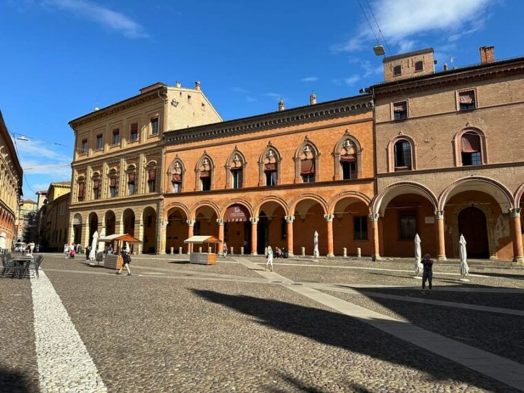 bologna-walking-food-tour-and-highlights-with-a-local-guide-2