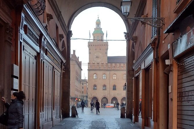 bolognas-ancient-and-recent-history-a-self-guided-audio-tour