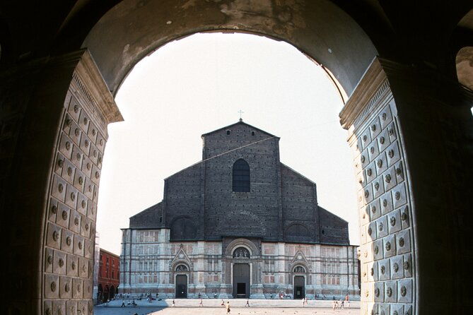 bolognas-ancient-and-recent-history-a-self-guided-audio-tour