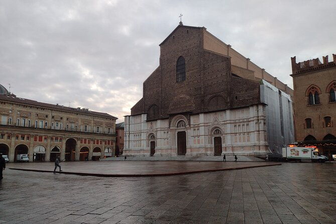 bolognas-ancient-and-recent-history-a-self-guided-audio-tour