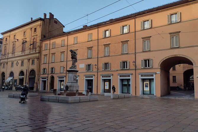 bolognas-ancient-and-recent-history-a-self-guided-audio-tour