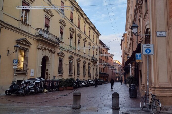 bolognas-ancient-and-recent-history-a-self-guided-audio-tour