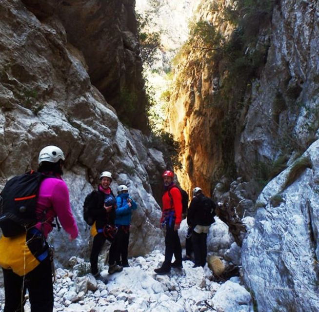 bolulla-canyoneering-experience-in-torrent-de-garx-ravine