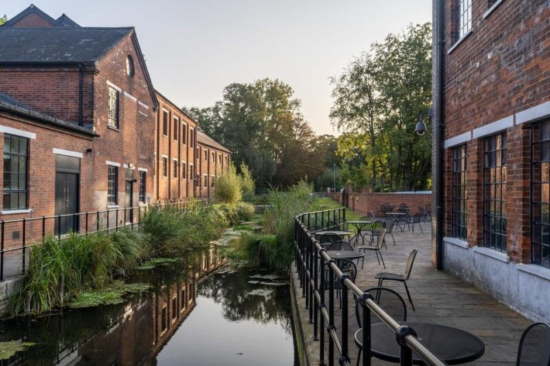 bombay-sapphire-gin-distillery-tour