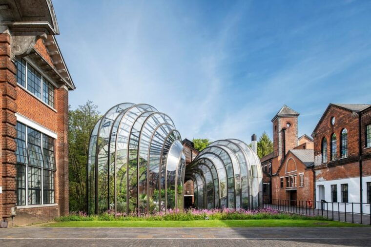 bombay-sapphire-gin-distillery-tour