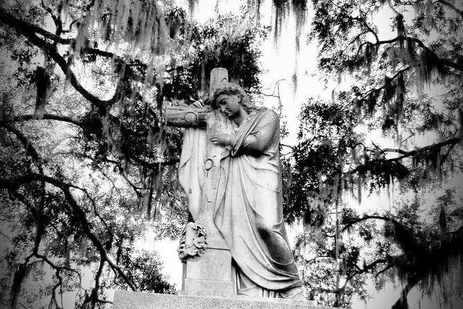 bonaventure-cemetery-walking-tour-with-transportation