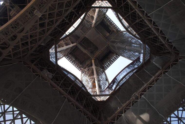 book-a-local-friend-explore-paris