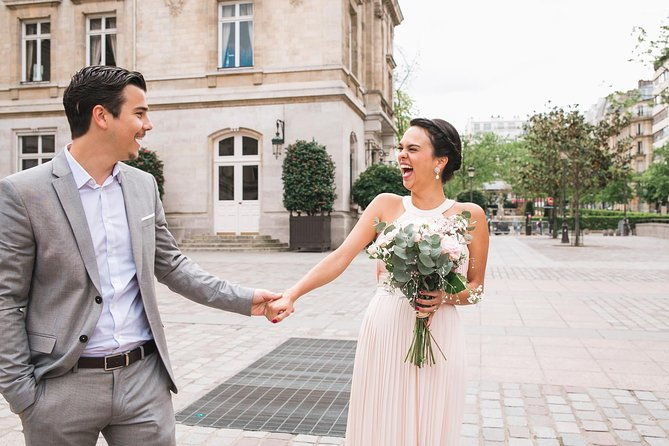 book-exclusive-eiffel-tower-photoshoot-parisian-photographer