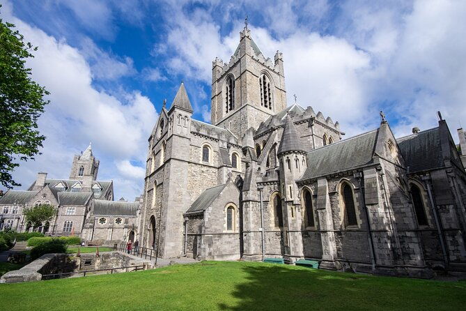book-of-kells-dublin-castle-christ-church-cathedral-tour