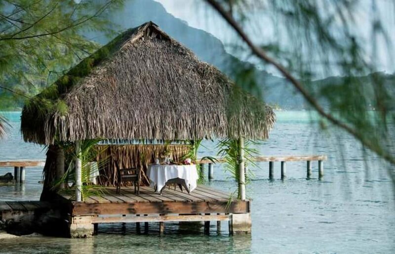 Bora Bora: Private Sunset Cruise Polynesian Motu Dinner - The Cruise: Scenic and Serene