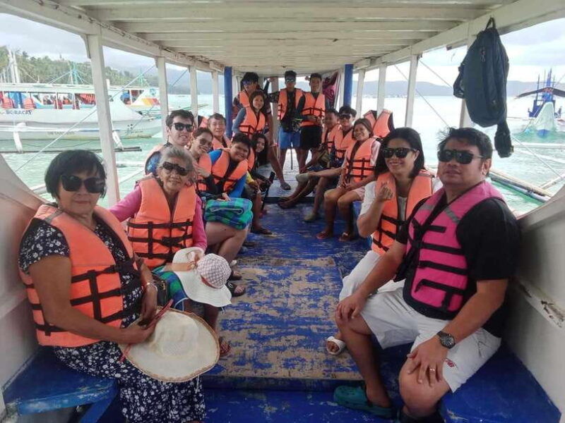 boracay-group-island-hopping-w-lunch-and-crystal