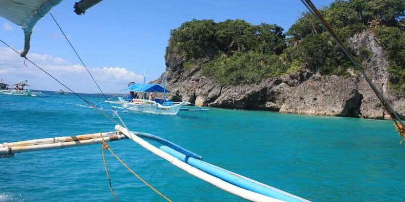 boracay-hopping-tour-with-standard-boodle-fight-lunch
