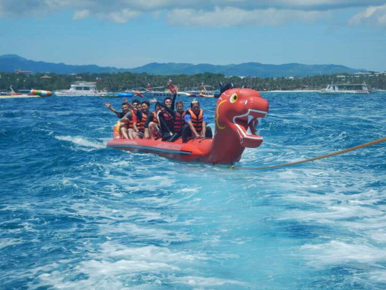 boracay-inflatable-banana-or-dragon-boat-ride