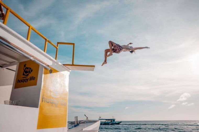 boracay-island-hopping-cliff-jumping-by-haqqy-life