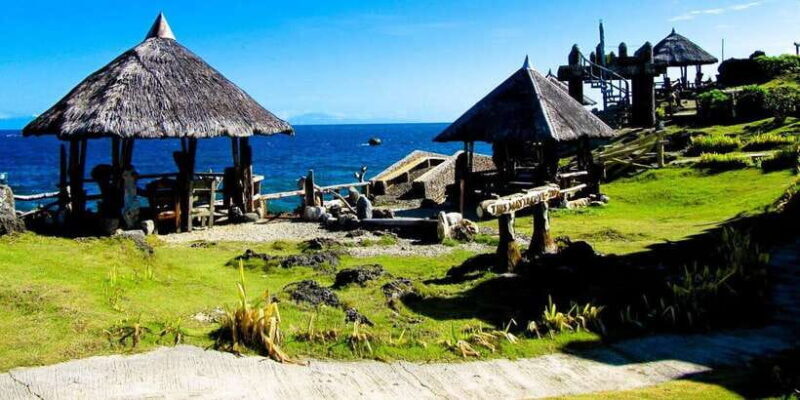 Boracay: Island Hopping Tour with Boodle Fight Lunch - The Sum Up