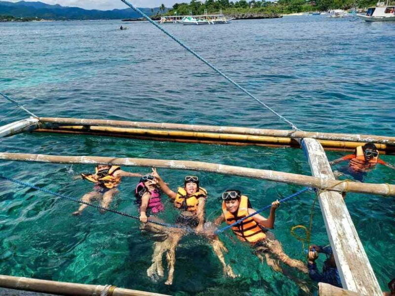 boracay-island-hopping-w-lunch-parasailing-crystal-cove