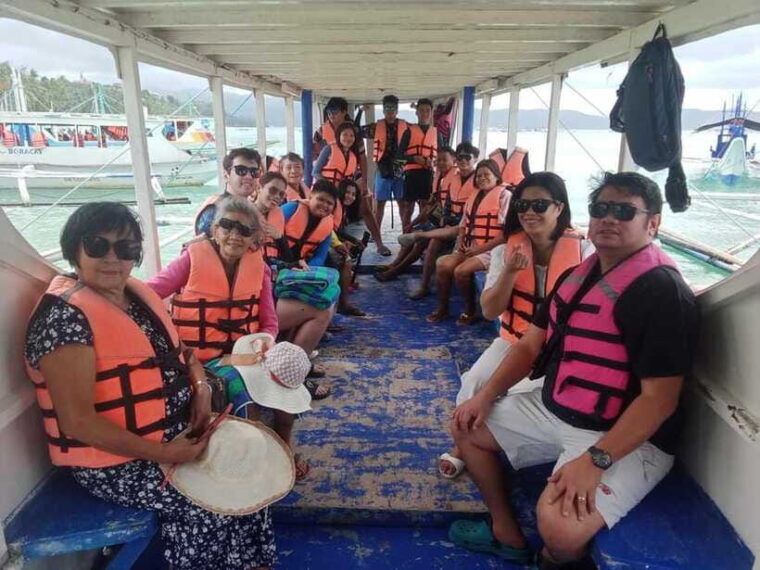 boracay-island-hopping-w-lunch-parasailing-crystal-cove