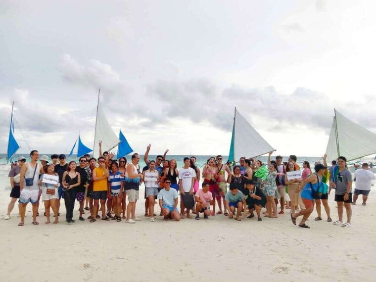 boracay-paraw-sailing-with-photos