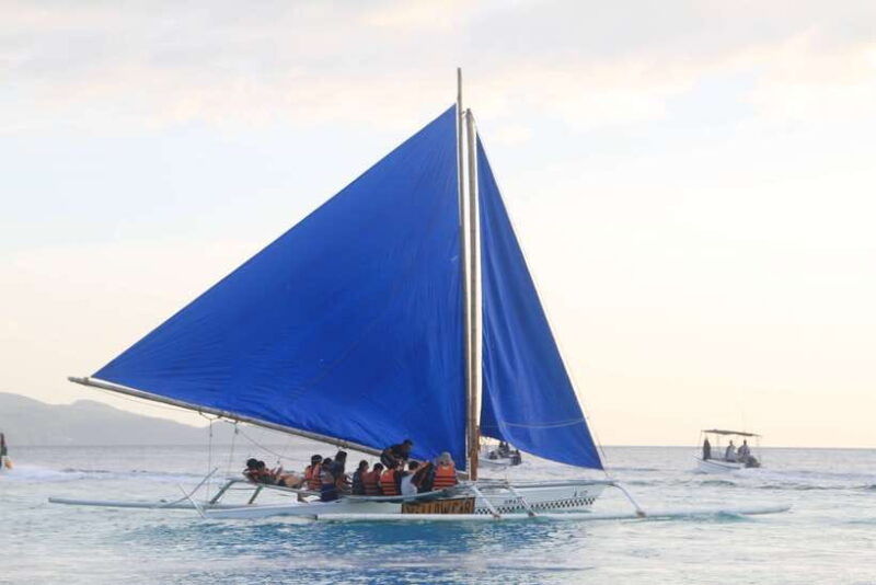 boracay-private-traditional-bamboo-boat-sailing-tour