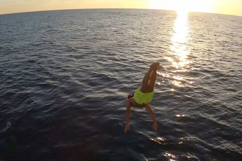 boracay-sunset-boat-party-with-snacks