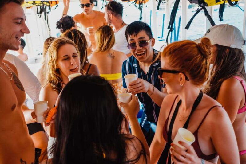 boracay-sunset-cruise-boat-party-by-haqqy-life