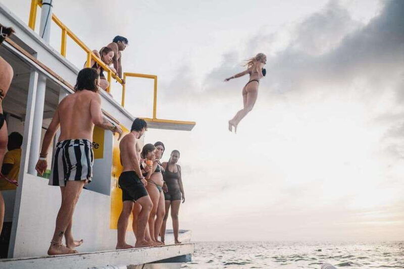 boracay-sunset-cruise-boat-party-by-haqqy-life