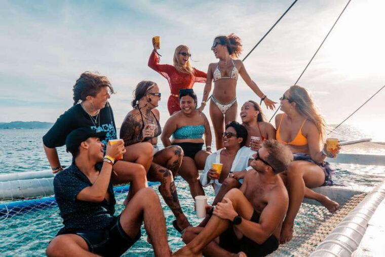 boracay-sunset-cruise-boat-party-by-haqqy-life