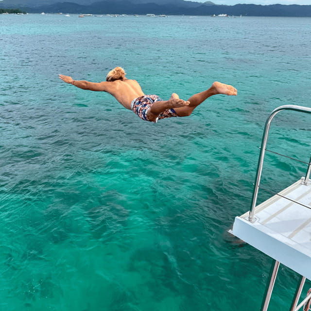 boracay-sunset-cruise-with-redwhale-party-yacht