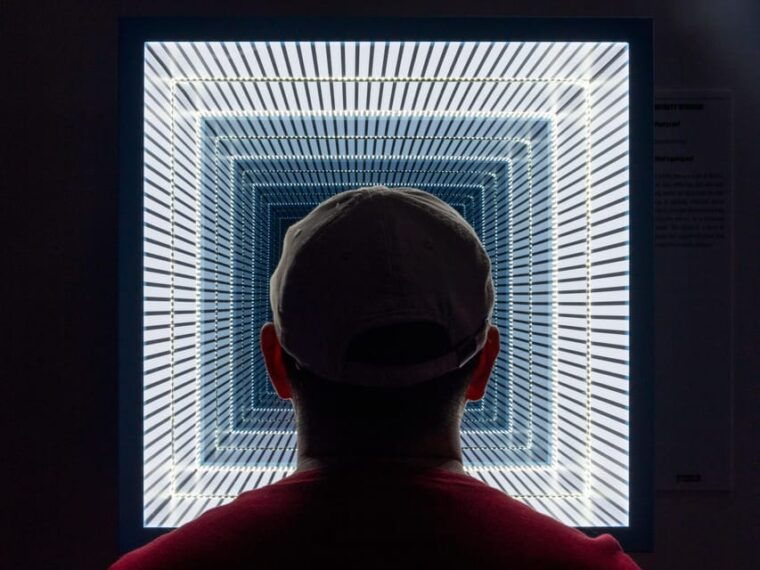 bordeaux-museum-of-illusions-entry-ticket