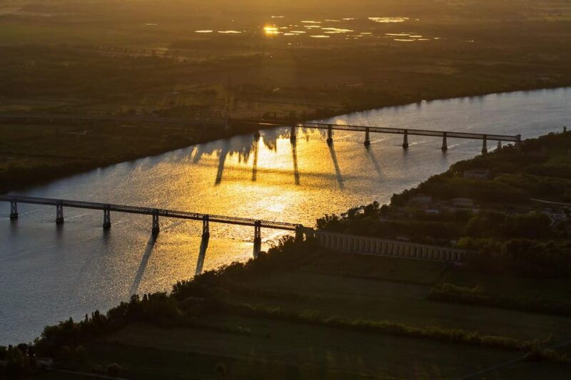 bordeaux-panoramic-flight-over-vineyards-and-chateaux
