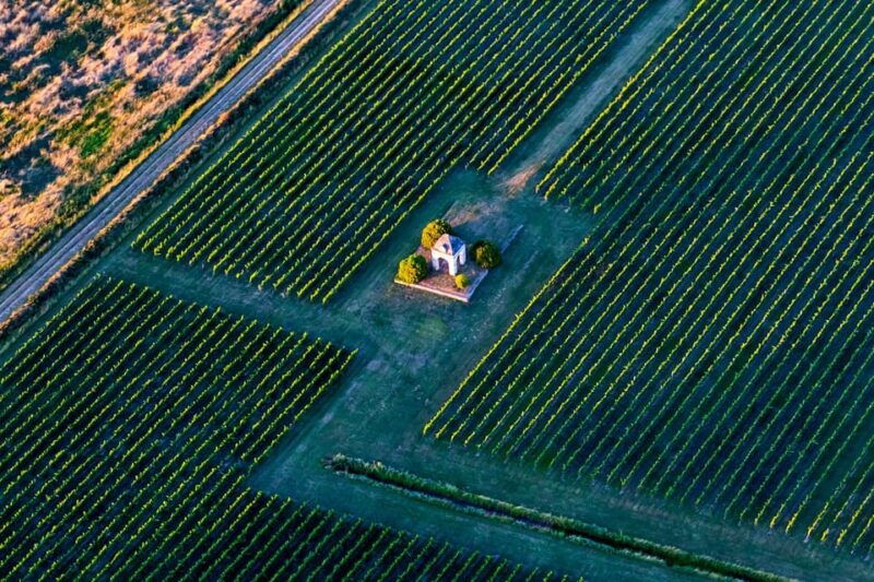 bordeaux-panoramic-flight-over-vineyards-and-chateaux