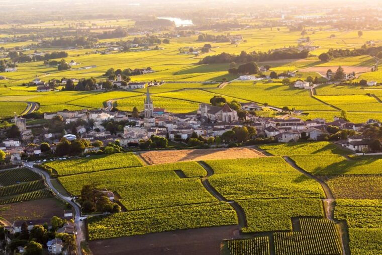 bordeaux-panoramic-flight-over-vineyards-and-chateaux