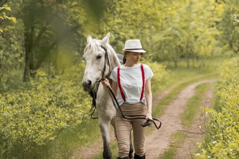 Bordeaux: Private Horseback Ride + Wine Tasting + Picnic - The Gourmet Countryside Picnic