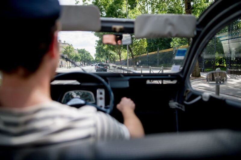 bordeaux-private-tour-in-a-citroen-2cv-45min