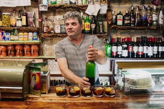 born-to-eat-gourmet-tapas-wine-small-group-tour-in-old-barcelona