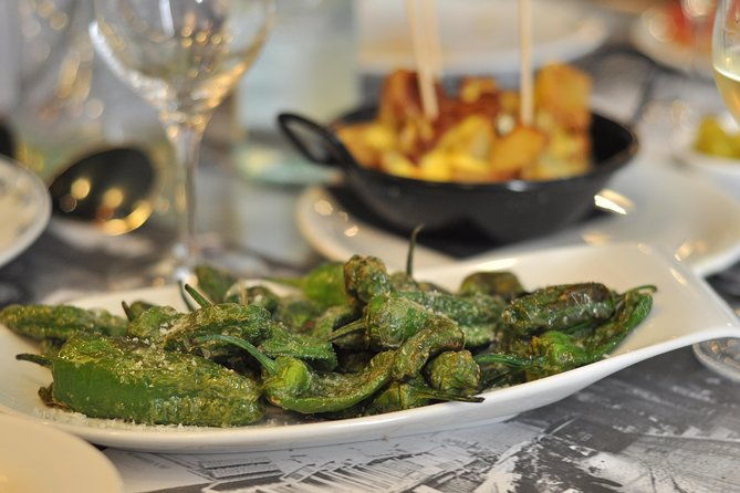 born-to-eat-gourmet-tapas-wine-small-group-tour-in-old-barcelona