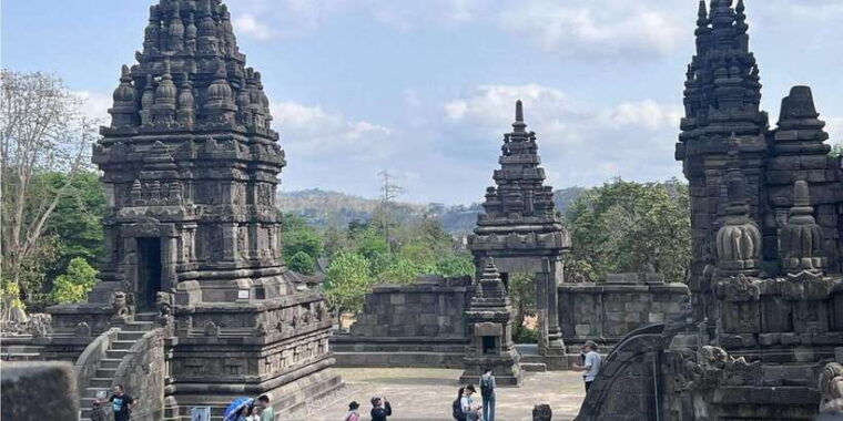 borobudur-all-access-prambanan-guided-tour-with-entry-fees