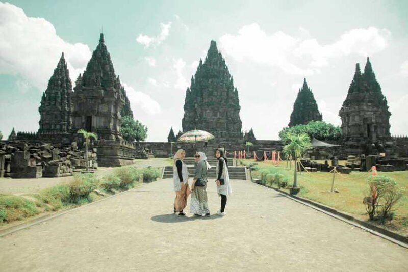 borobudur-and-prambanan-full-day-tour-for-unique-memories
