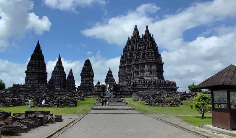borobudur-climb-to-the-top-prambanan-ramayana-ballet