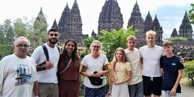 borobudur-climb-to-the-top-prambanan-with-ticket-included