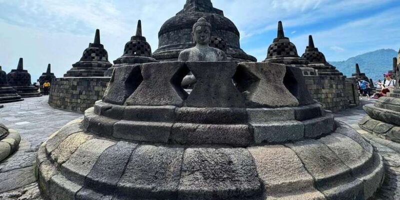 borobudur-climb-to-the-top-prambanan-with-ticket-included